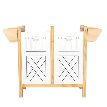 By Astrup Hästbox för 4 Kaphästar