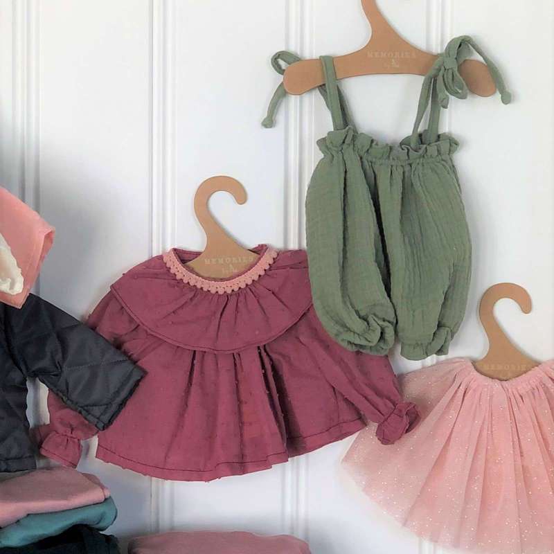 Memories by Así Docka - 43-46 cm. - Skjorta med Krage - Vinröd