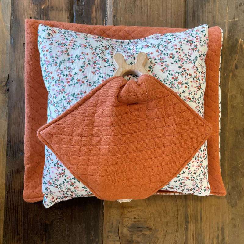 Memories by Así Docktillbehör - 43-46 cm. - Nappduk till docka - Blommönster