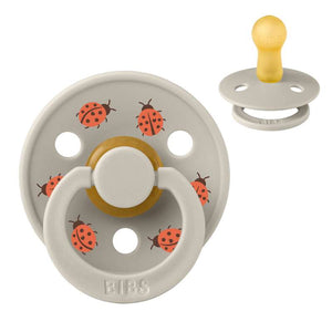 Bibs Rund Colour Napp - strl. 2 - naturgummi - Studio - Nyckelpiga - Sand