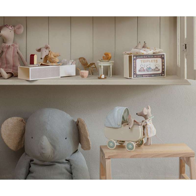 Maileg Vintage Barnvagn m. Sängkläder - Miniatyr - Blå