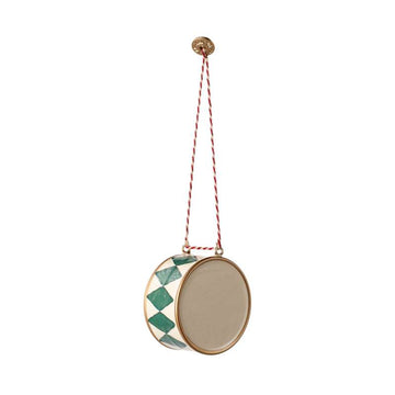 Maileg Julornament - Metall - Trumma - Stor - Mörk Grön 