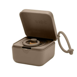 BIBS Tillbehör Nappbox - Suttebox m. Plats för 3 Nappar - Mörk Ek 