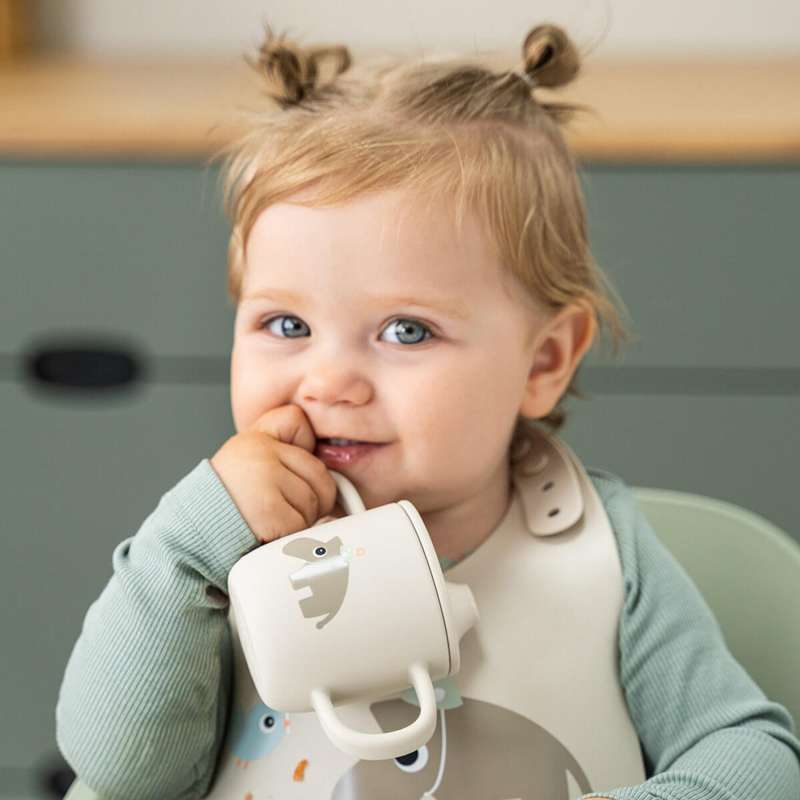 Done by Deer Tasse med handtag - Silikon - Celebration - Sand 