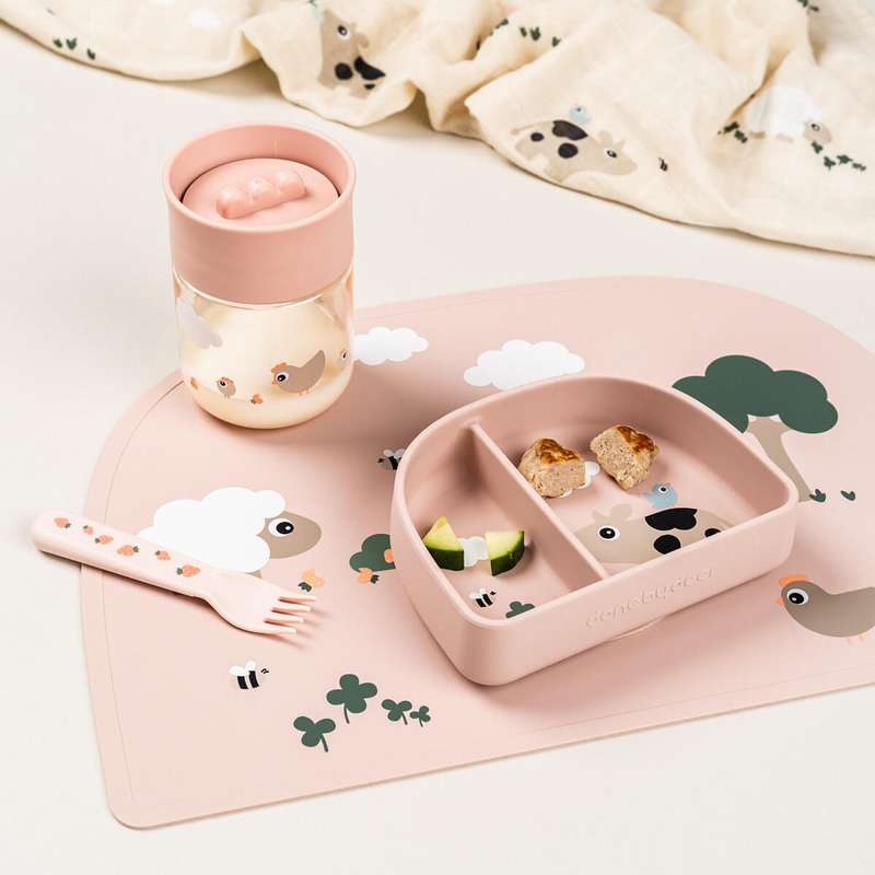 Done by Deer Träningskopp - 360° - Tiny Farm - Puder 