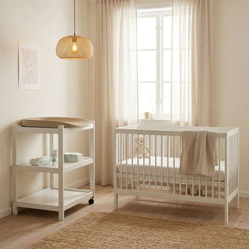 Hoppekids IDA-MARIE Bundle - Babyseng m. Hørmadras og IDA-MARIE Puslebord