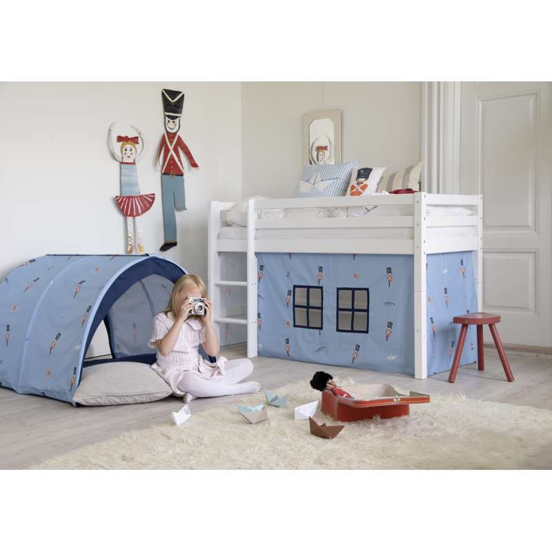 Hoppekids ECO Dream - Halvhög loftsäng m. TIN SOLDIER Gardin och Madrass - 70x160 cm. - Delbar - Vit 