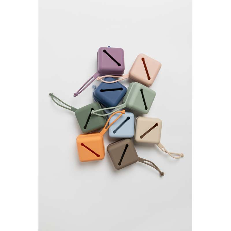 BIBS Tillbehör Napphållare - Silikon - Nappbox med Plats för 3 Nappar - Mörk Ek 