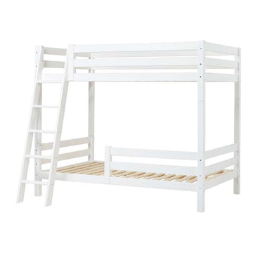 Hoppekids ECO Luxury - Hög Säng - 120x200 cm. - Två Sänghäster och Sned Stege - Vit 