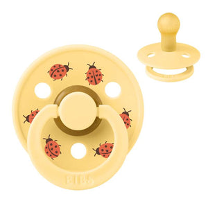 Bibs Rund Colour Napp - strl. 1 - naturgummi - Studio - Nyckelpiga - Ljus smör 